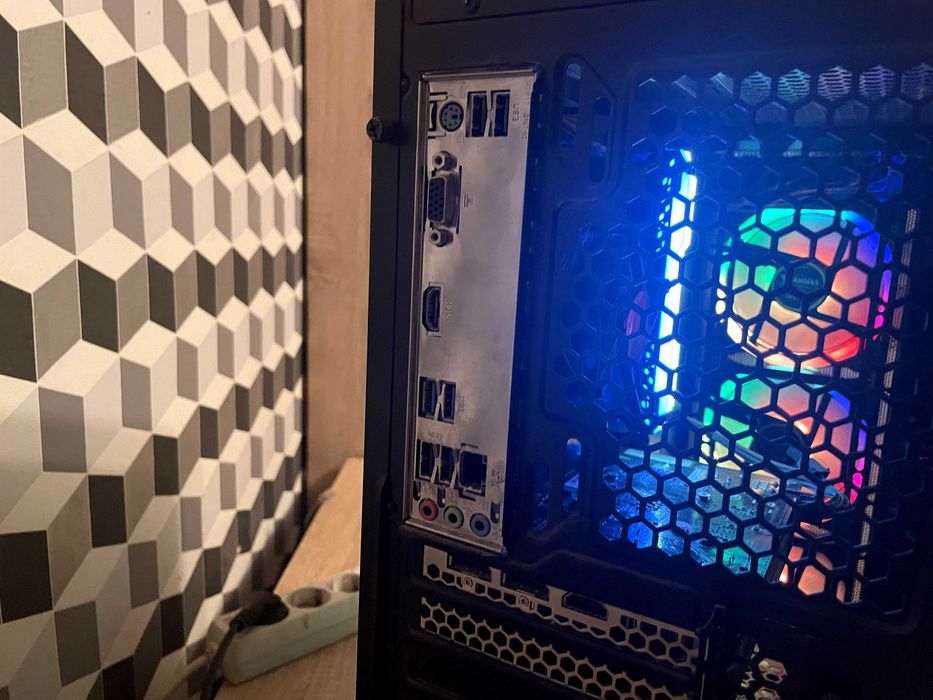 Геймърски/работен компютър i5 10400 Invidia 1650 16gb DDR4