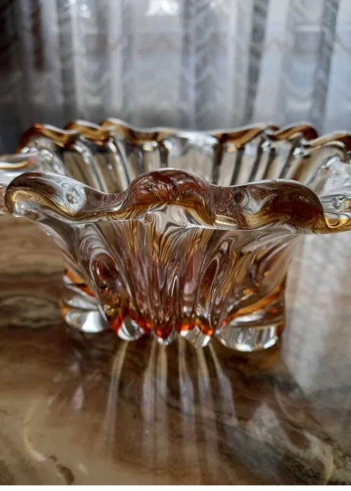 Продам винтажную  вазу . Чехословакия .