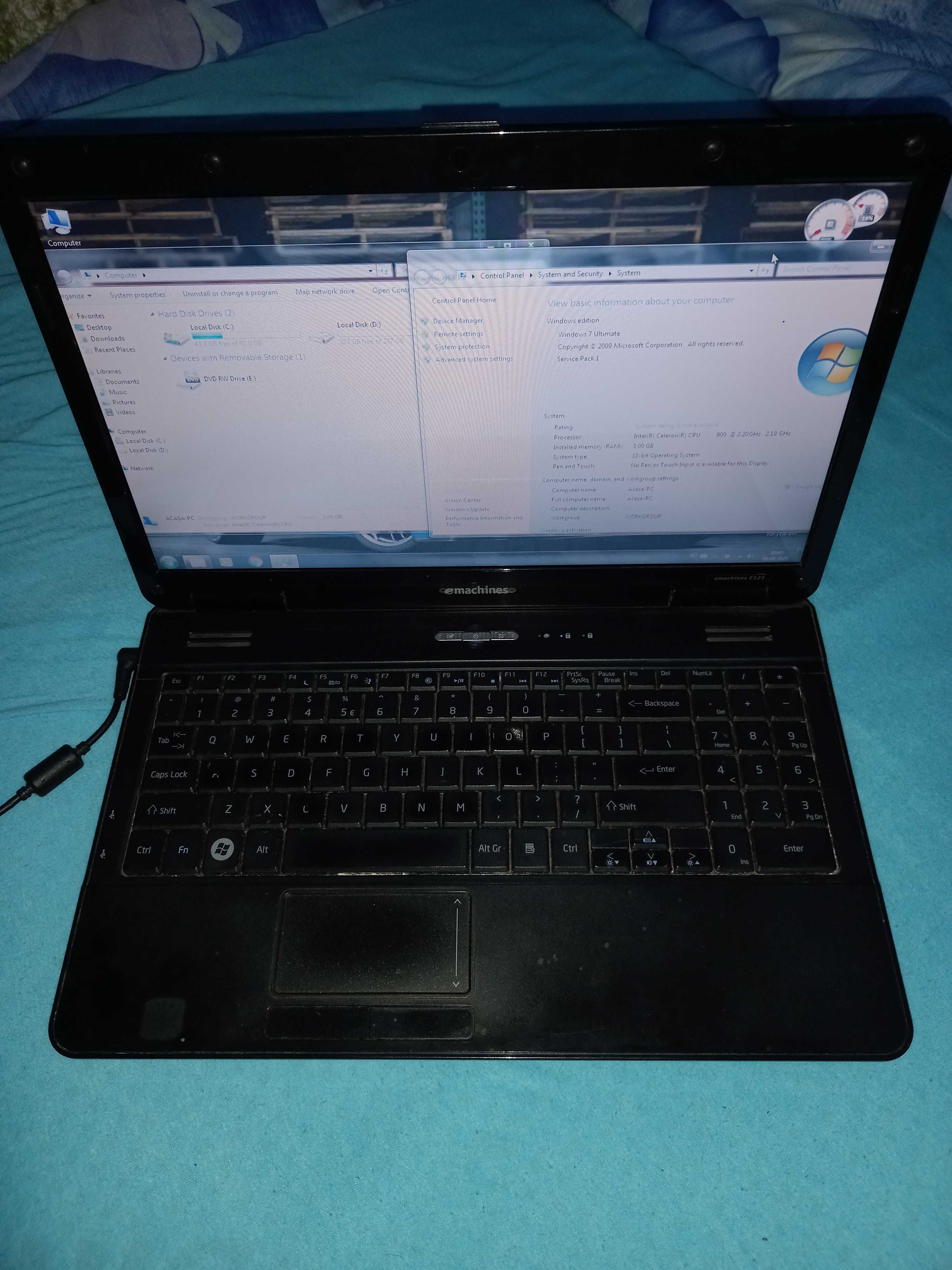 Laptop Emachines E525. Pret fix