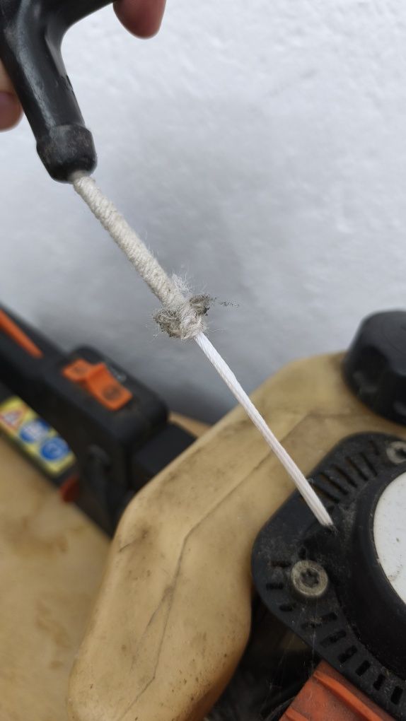 Бензинов храсторез Stihl hs 80