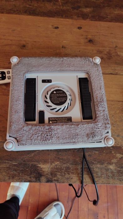 Продавам робот за почистване на прозорци