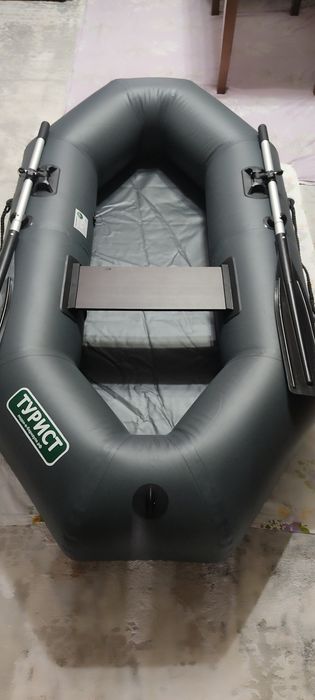 Продаю лодку Турист 220