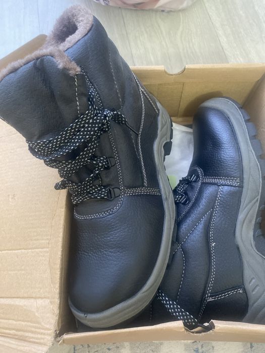Спец обувь новая в коробке 41 разм