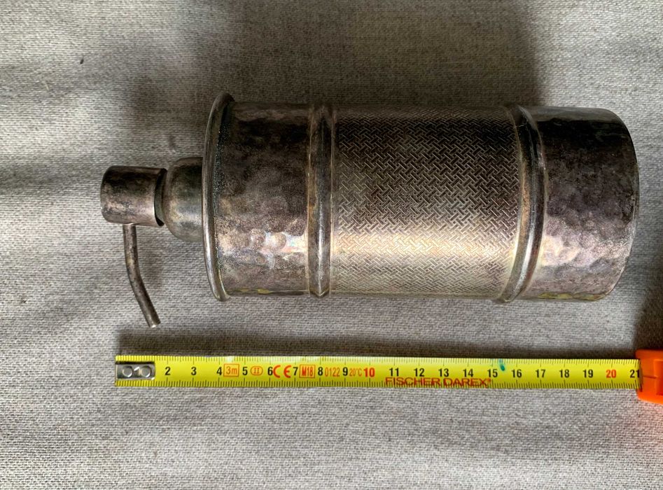 Dozator vintage metalic tip pompă, design ciocănit și gravat fin