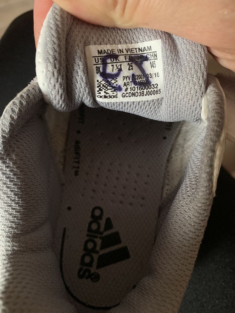 Vând adidași Adidas((25)superbi.