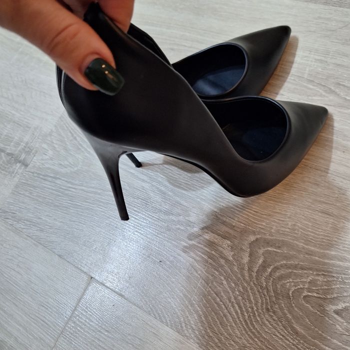 Дамски обувки с висок ток