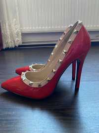 Pantofi stiletto