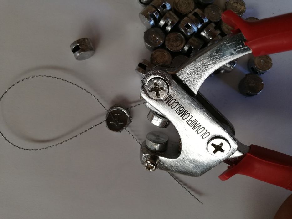 Клещи пломбажни Оловни пломби и гравюри