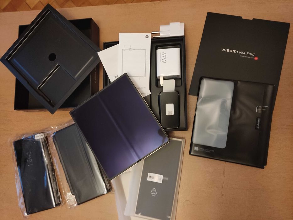 НОВ, НЕПОЛЗВАН смартфон Xiaomi Mix Fold 3, премиум пакет