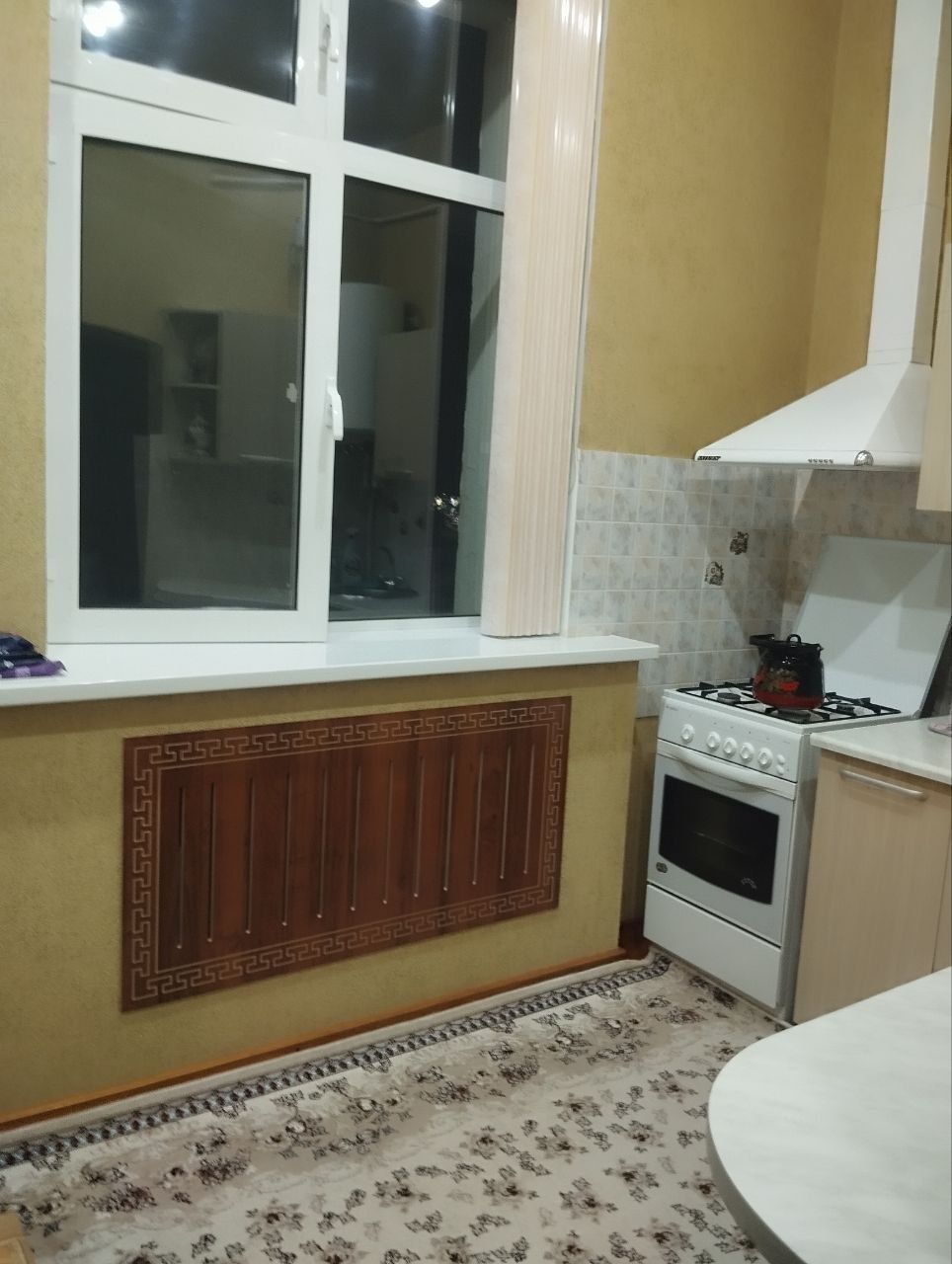 Продаётся 2-комнатная квартира с евроремонтом в центре Чирчика