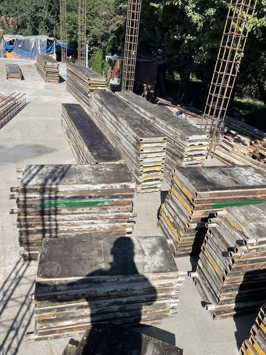 Колоные опалубки размер 40см*40см*3м есть домкраты моналитные опалубки