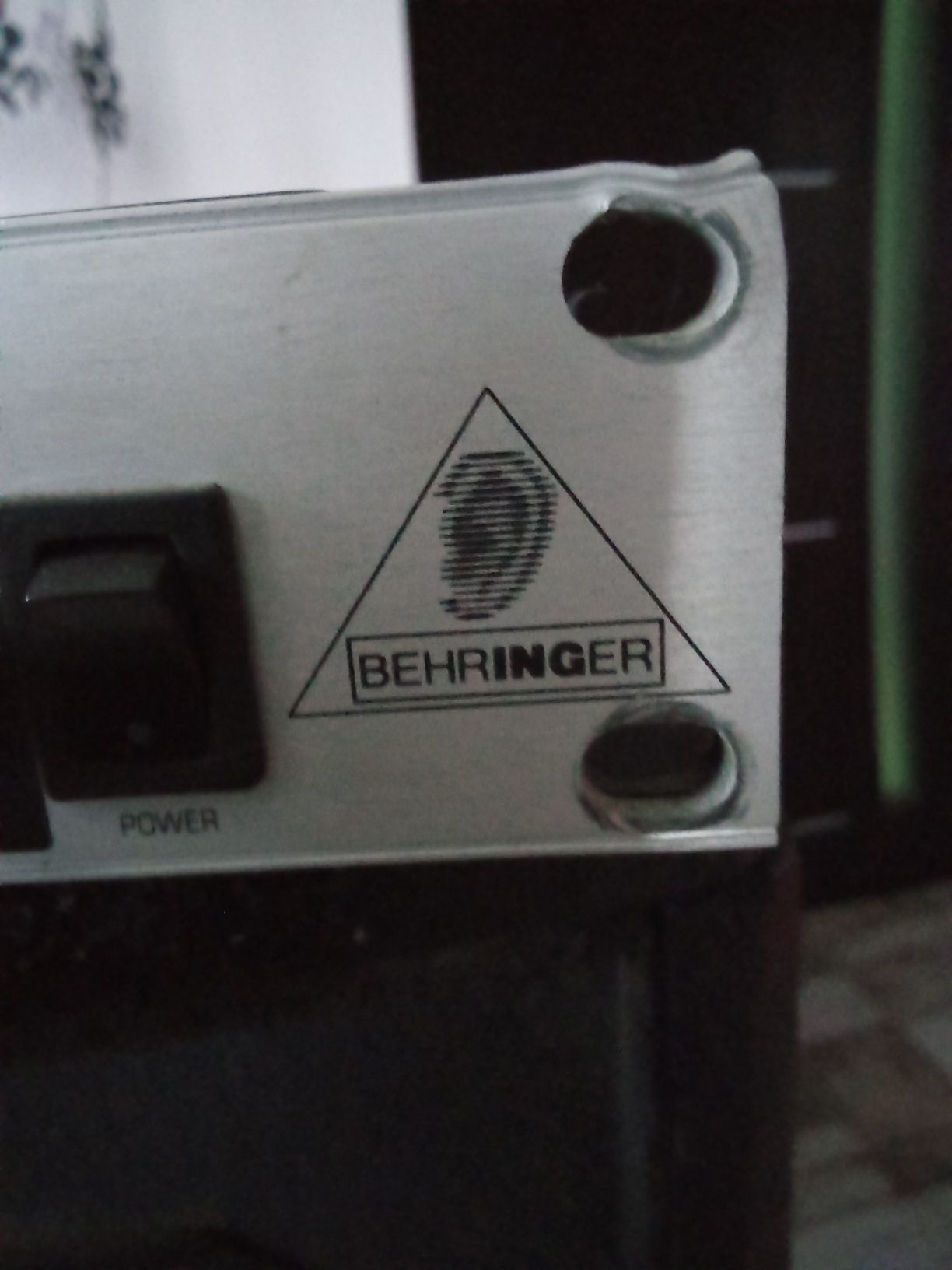 Behringer MDX-2100