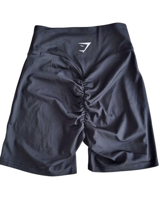 Бюстие и къси клинове Gymshark