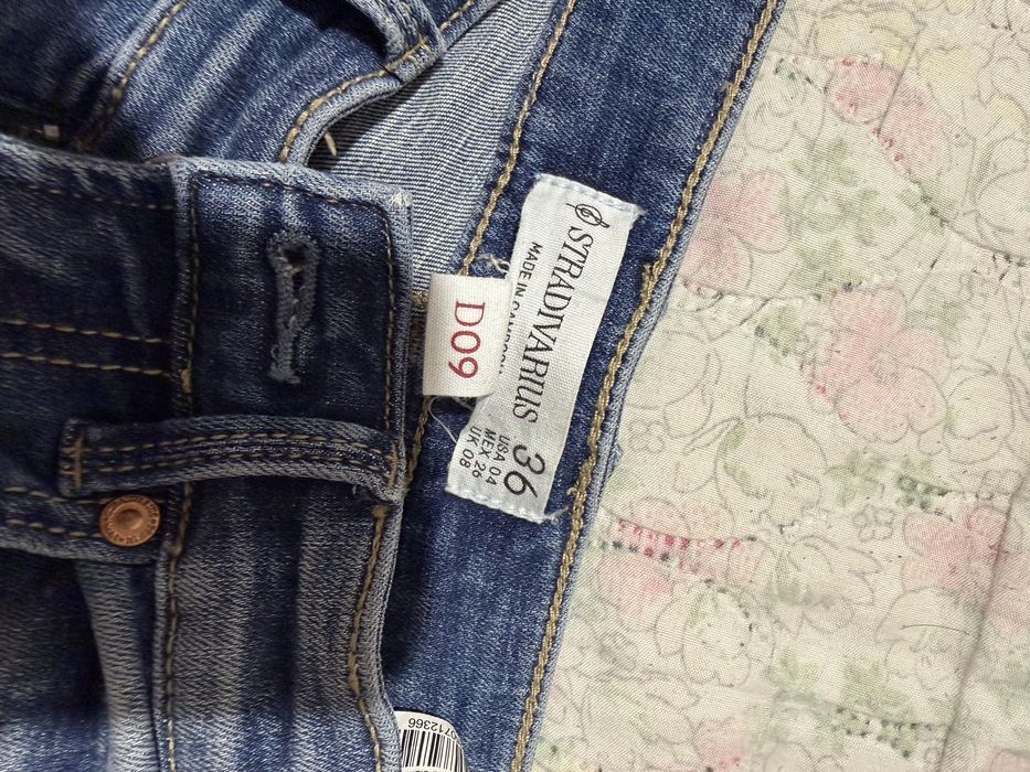 Дънки Stradivarius - НОВИ с висока талия