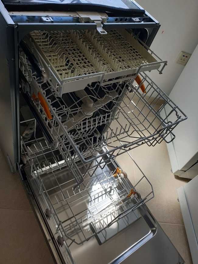 45см - Inox Miele Auto Open Съдомиялна - Частично Вграждане - Тясна