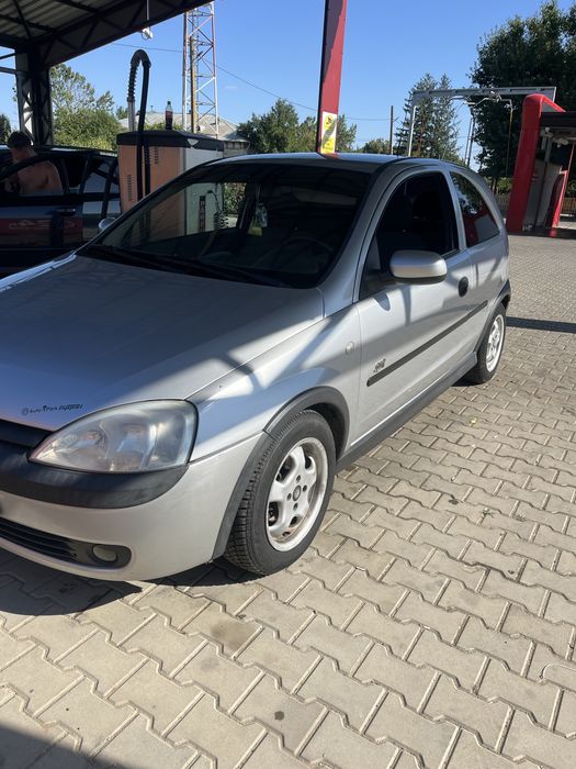 Opel corsa fara nicio problema fumctioneaza foarte bine