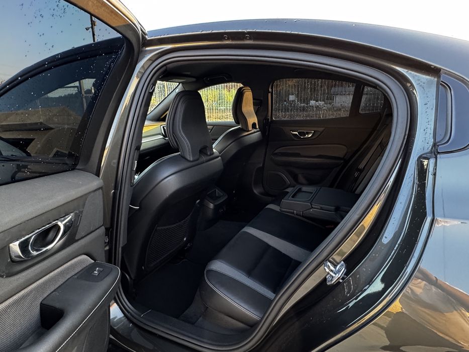 Volvo S60 2021 R Design/full led/keyless/camera/distronic/lane/side