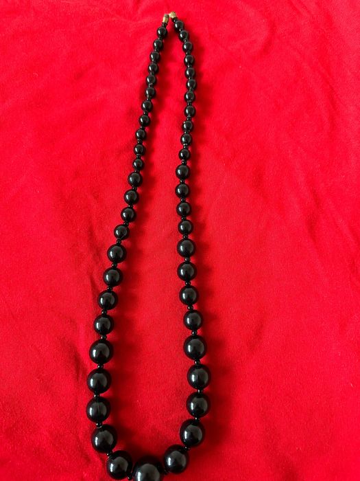 Продавам стилни колиета чешка бижутерия