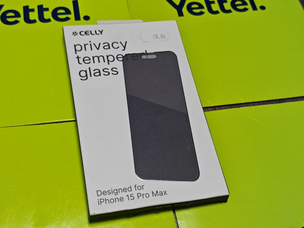 ЗАПЕЧАТАН Стъклен протектор iPhone 15 Pro Max CELLY Privacy