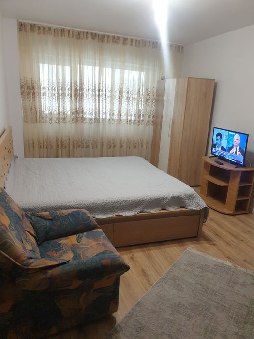 Inchiriez apartament 1 cameră, zona centrală, P-ta Concordia, 45 mp