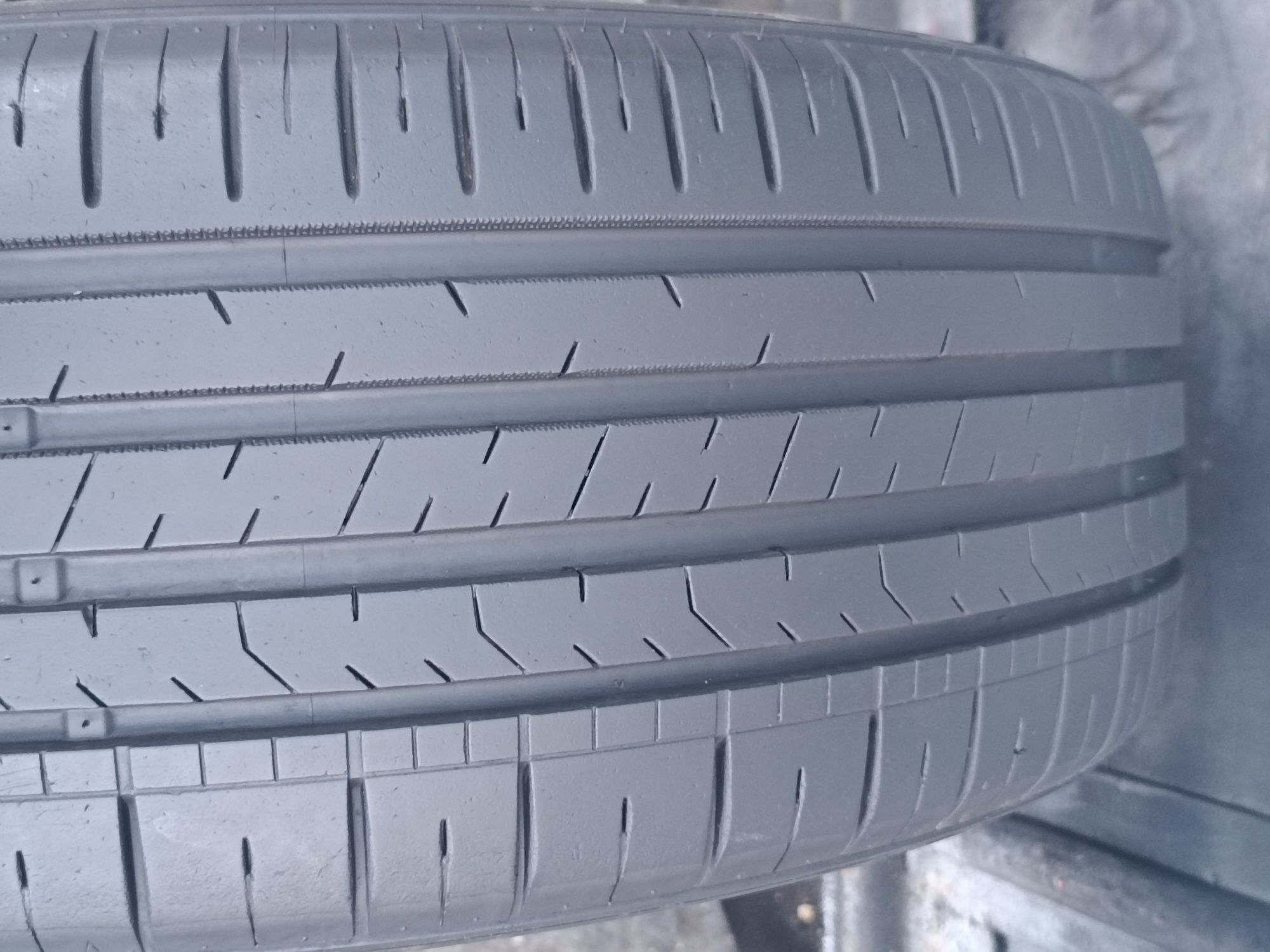 235/45/18 Blu-trac
