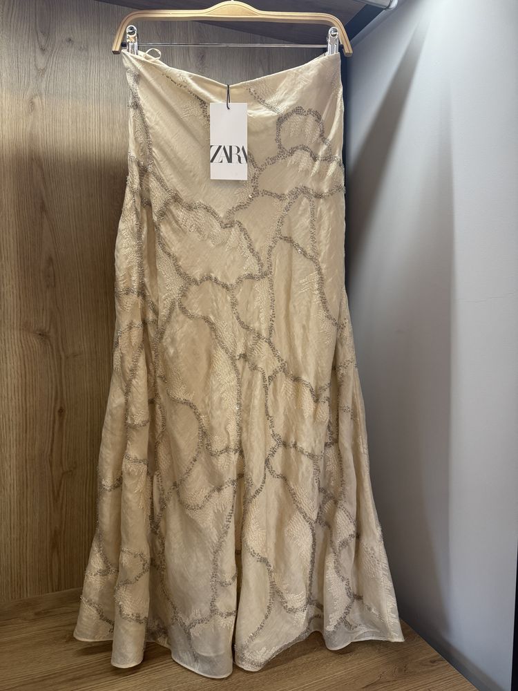 Пола ZARA с ръчно зашити мъниста