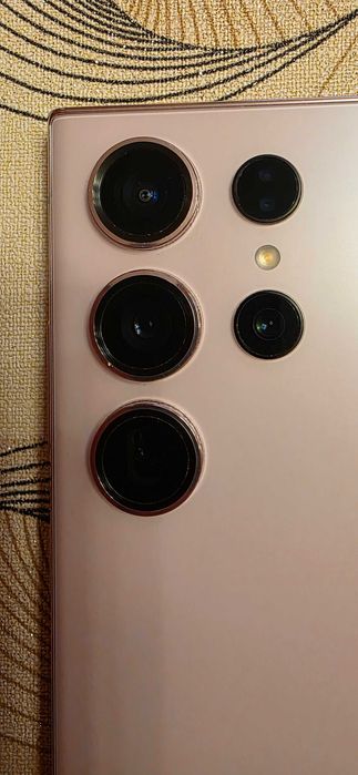 Продавам Samsung s23 Ultra