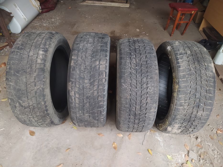 Продам комплект зимних шин