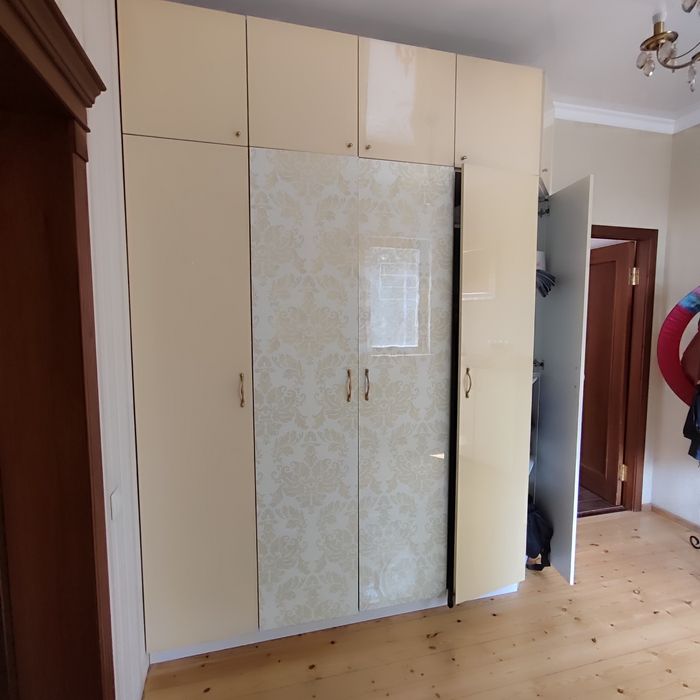 Мебель в прихожую.НЕ Встроенный. В отличном качестве/состоянии. Хороши