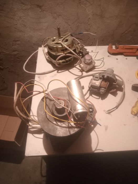 Продам эл.двигатели и помпу