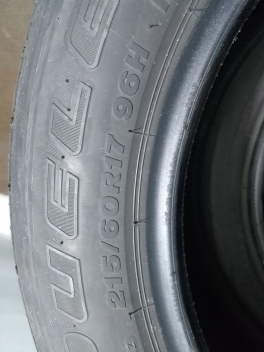 Продам Шины комплект R17