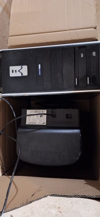 Компютър с монитор