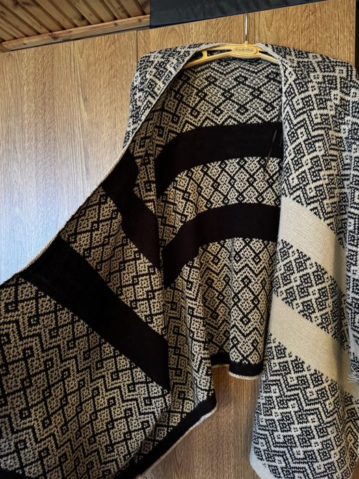 Poncho maro Stradivarius M