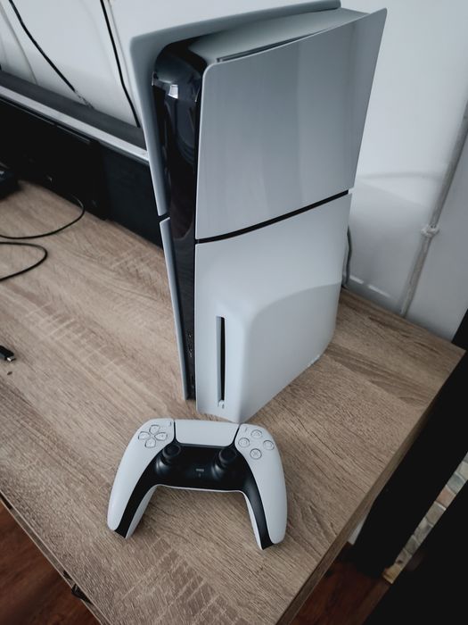 Vând PlayStation 5 disk edition Chassis white slim