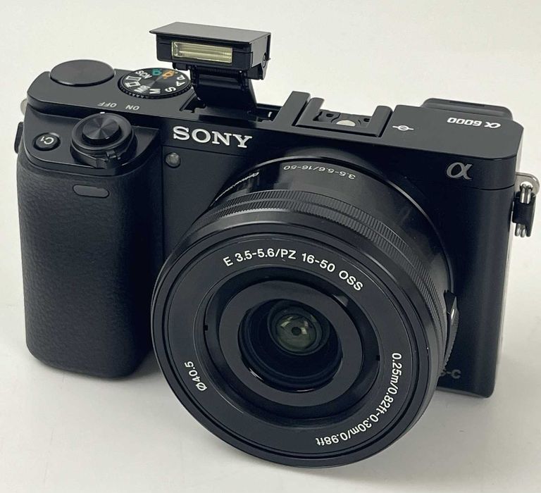 Sony a6000 cu obiectiv