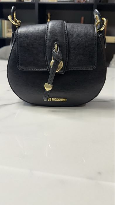 Чанта на Love moschino