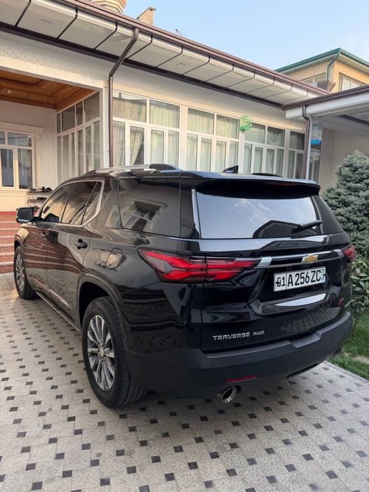 Traverse 2023-yil Qora rang