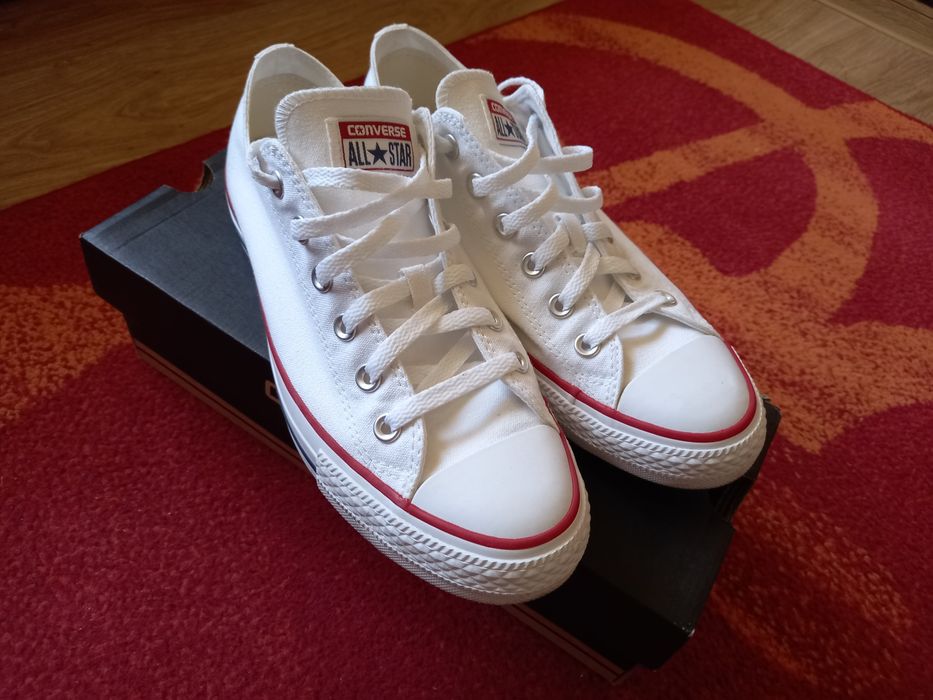 Teneși - Converse