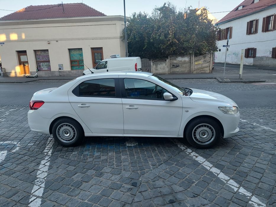 Vând Peugeot 301