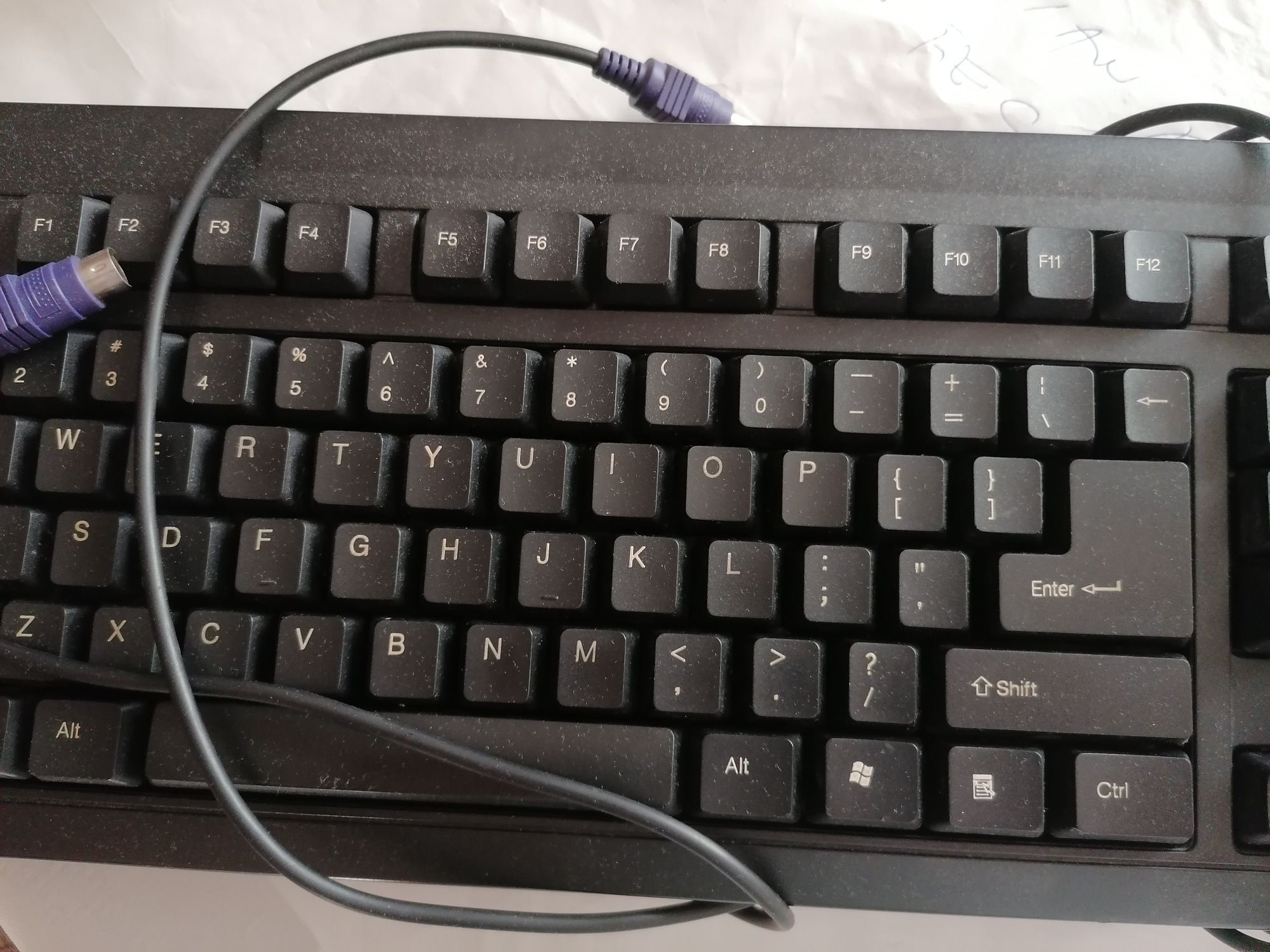 Tastaturi omega negre