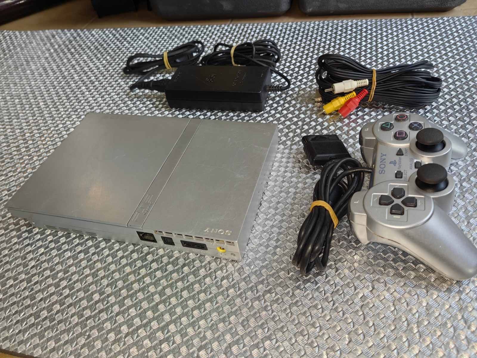 PS 2  Super Slim с 1оригинал Sony контролер ,сребрист лимитиран-120лв