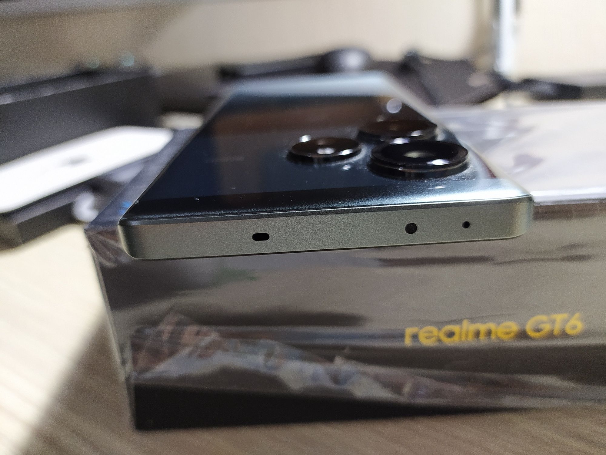 Realme GT6 12.256 Зелёный Глобал в Идеальном состоянии