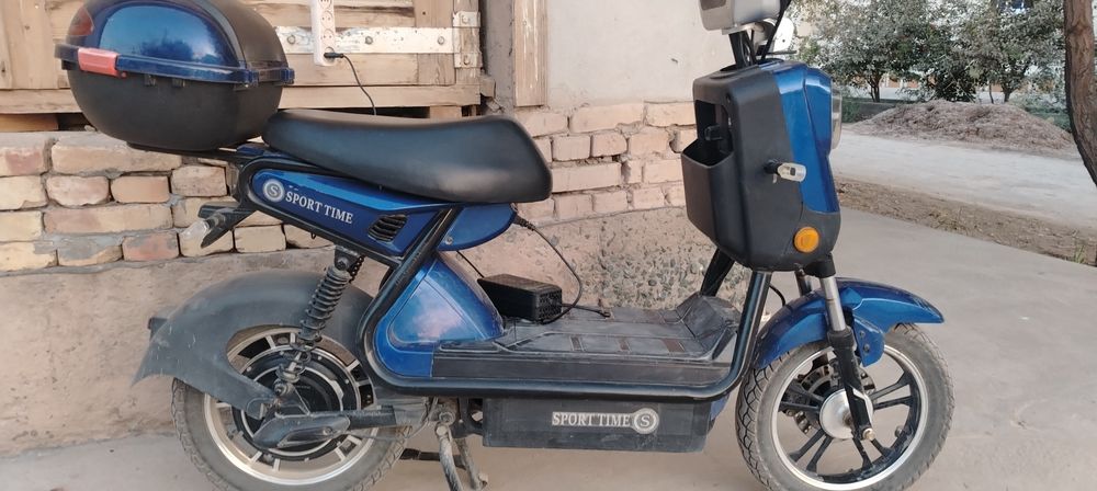 moto sukuter sotiladi