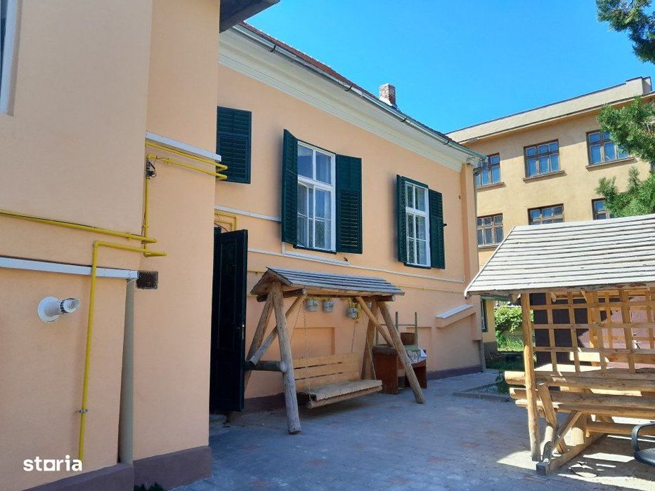 Apartament la casa,  2 camere, semidecomandat, ultracentral