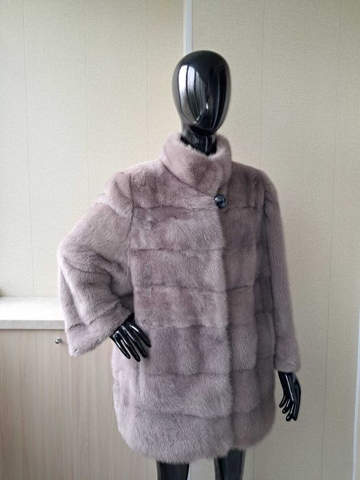 Haină de nurcă / vizon, Naturala , gri, roz. Mărime mare. Bust 130cm