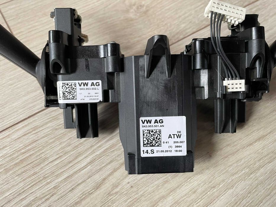 Конзола с лостчета за мигачи / чистачки vw golf, caddy, tiguan 2012