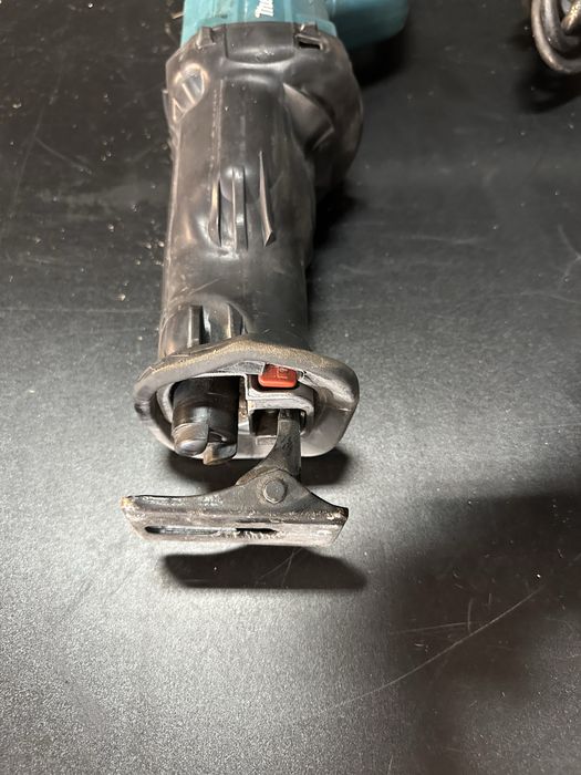 Саблен трион Makita JR3050T