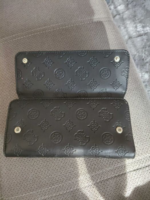 Дамско портмоне GUESS