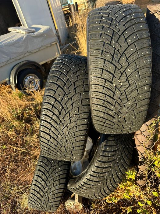 Продам комплект зимних резин Pirelli 235/45 R18