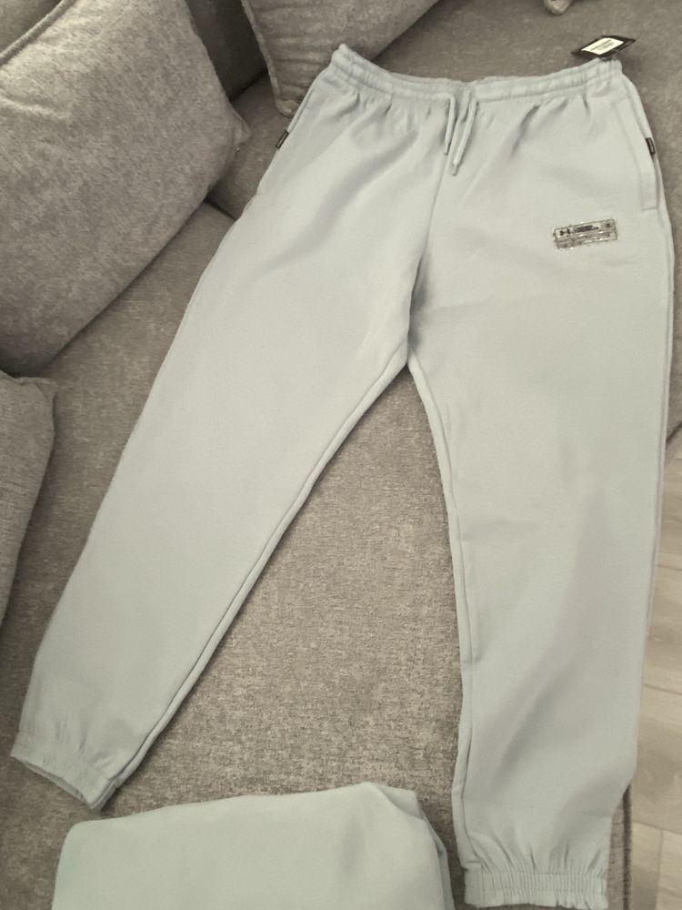 Under armour !! Under L